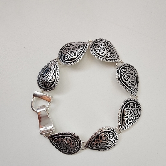 NWT Embossed Antique Metal Teardrop Magnetic Link Bracelet - Picture 9 of 9